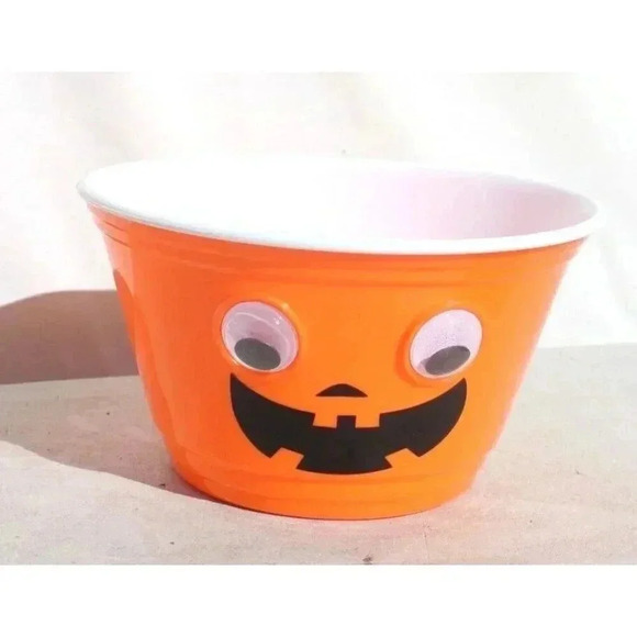 Googly Eye Plastic Party Snack Bowl Halloween Party Reusable Kids Pumpkin - Picture 1 of 2